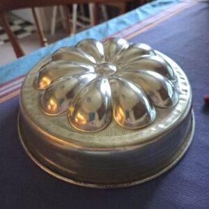 Vintage Metal Jello Mold, Floral Shape Kitchen Decor, Silver